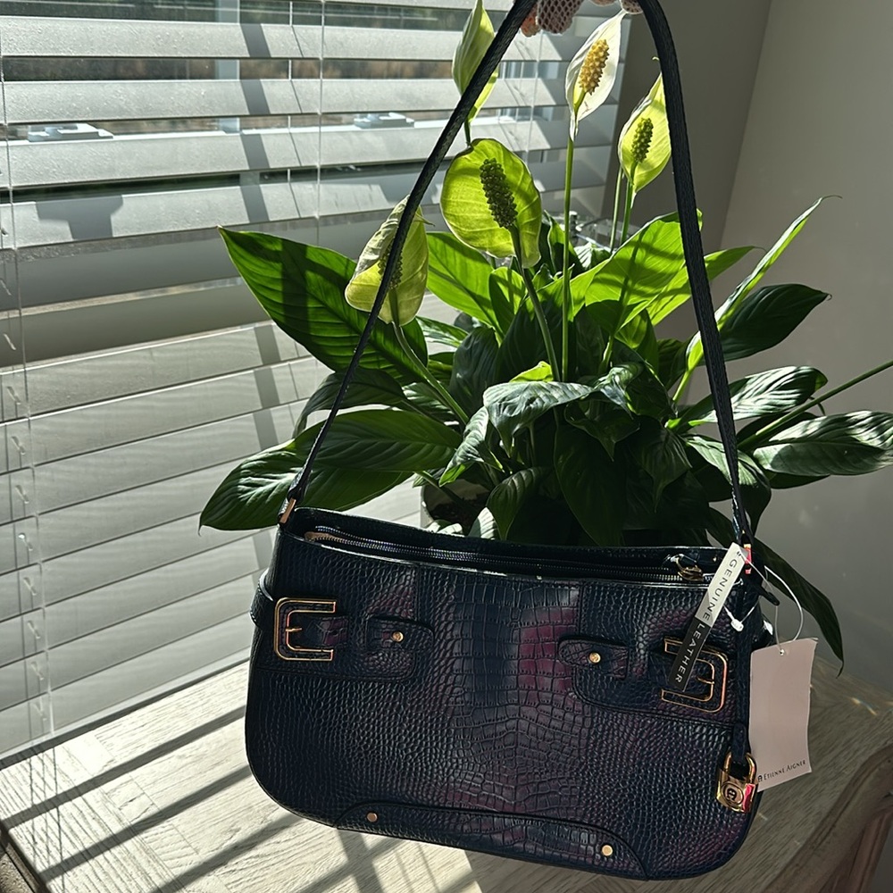 💙💙S O L D 💙💙 Etienne aigner navy blue purse